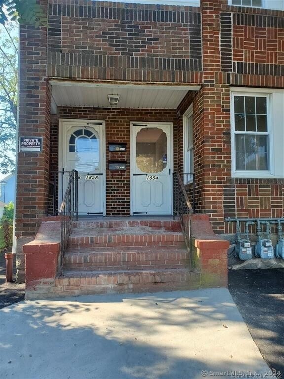 1854 Boston Ave unit 1, Bridgeport, CT 06610 - photo 1