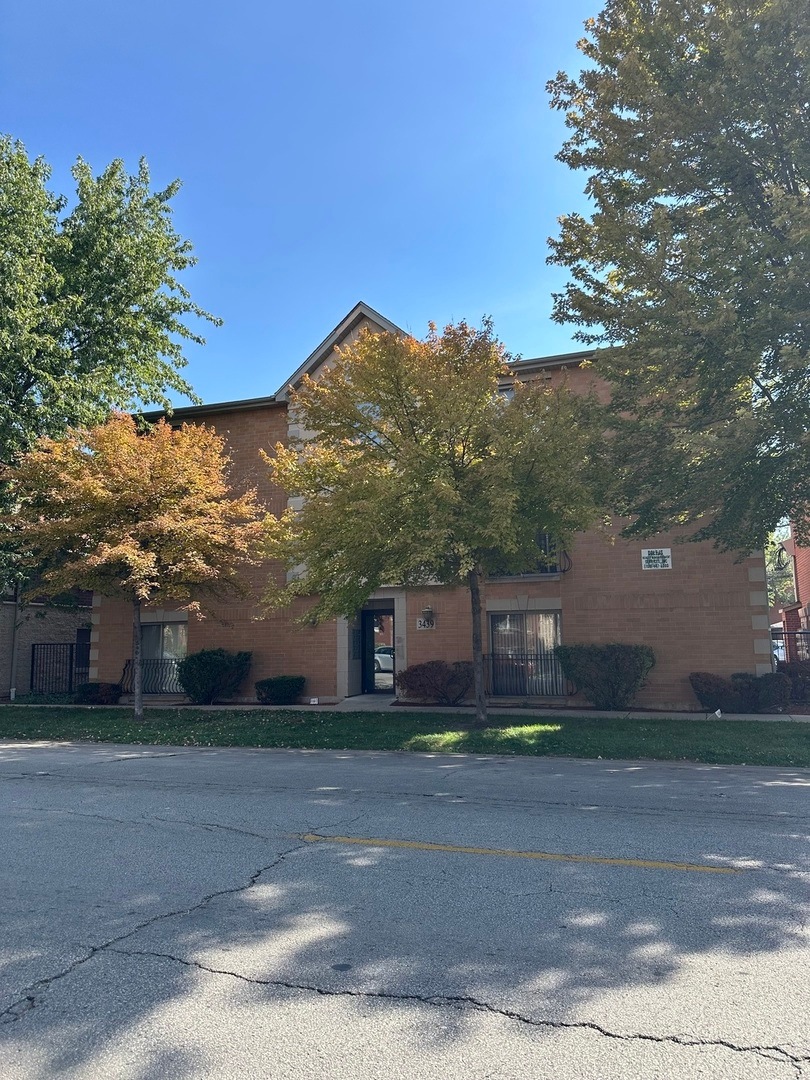 unlisted-address, Berwyn, IL 60402 - photo 1