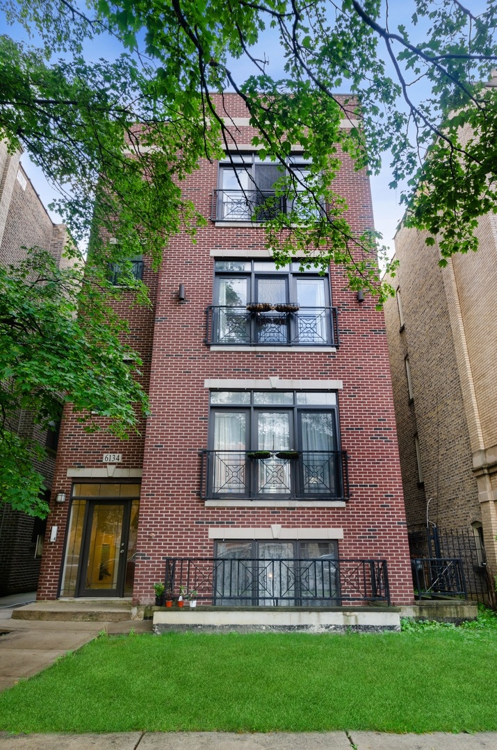 6134 N Mozart St unit 3, Chicago, IL 60659 - photo 1