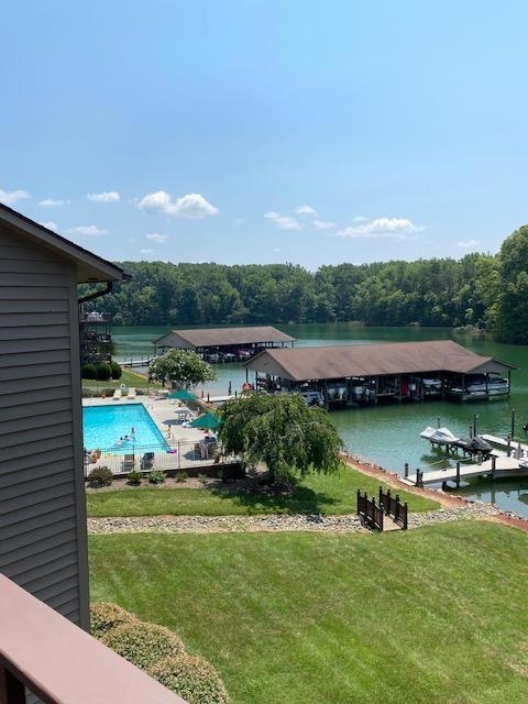 Beautiful Maintained 2 Bedroom Condo!