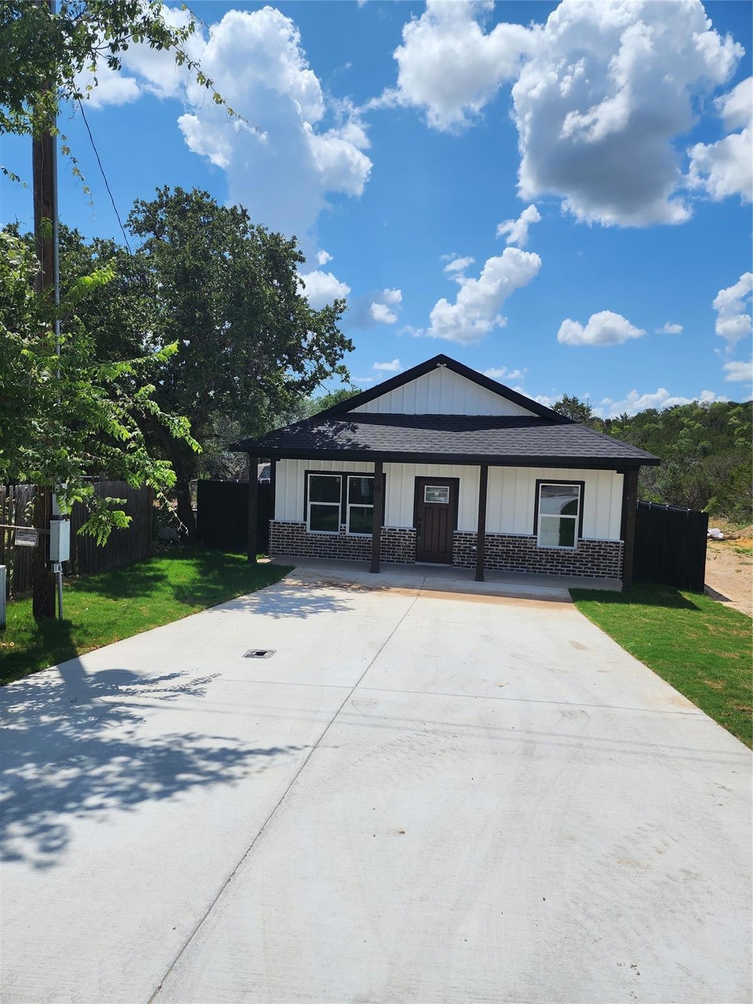 1305 Phoenix Ct, Granbury, TX 76048 - photo 1