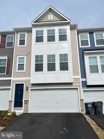 4012 Shire Meadow Ln, Triangle, VA 22172 - photo 1