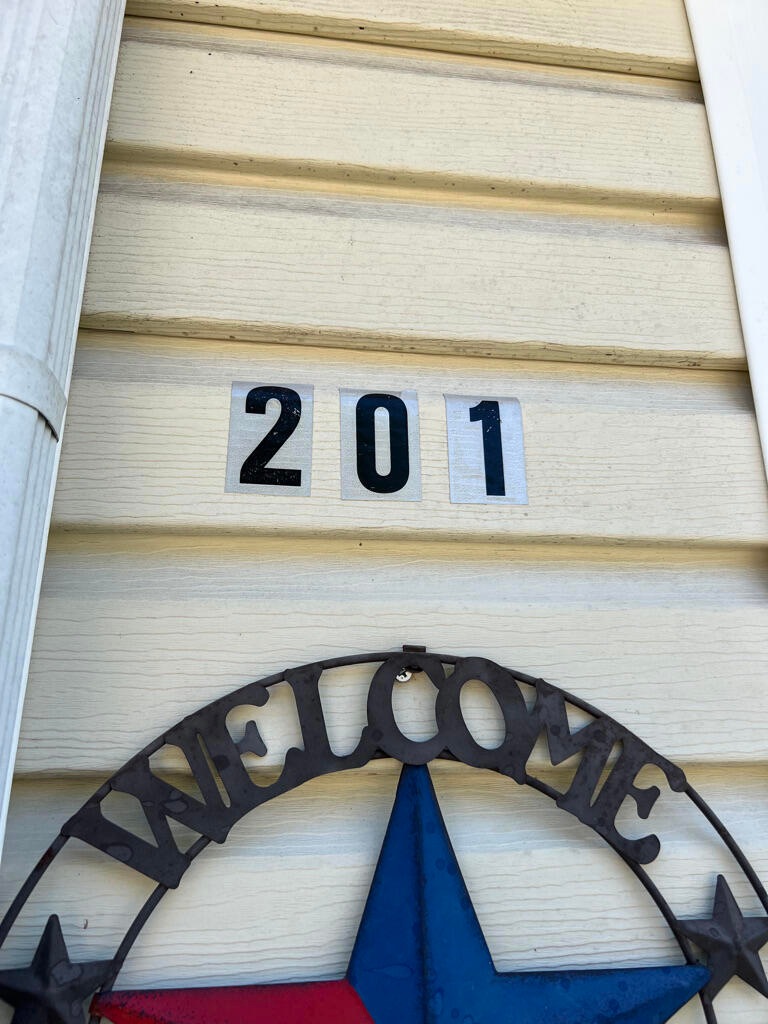 08233F1D-618D-4A28-8A48-F0AA0CD7E849_1_1