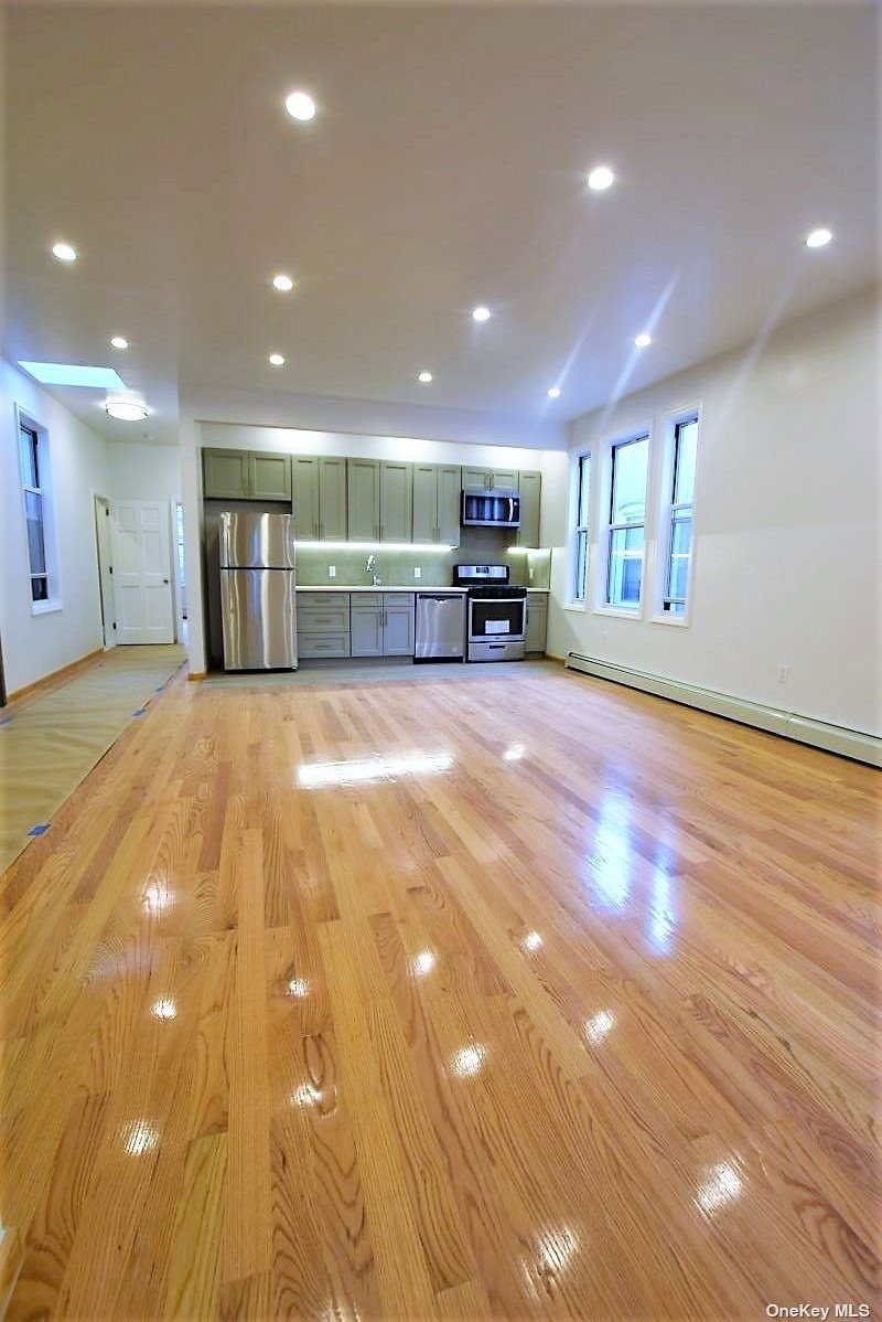 25-64 34th St unit 2F, Long Island City, NY 11103 - photo 1