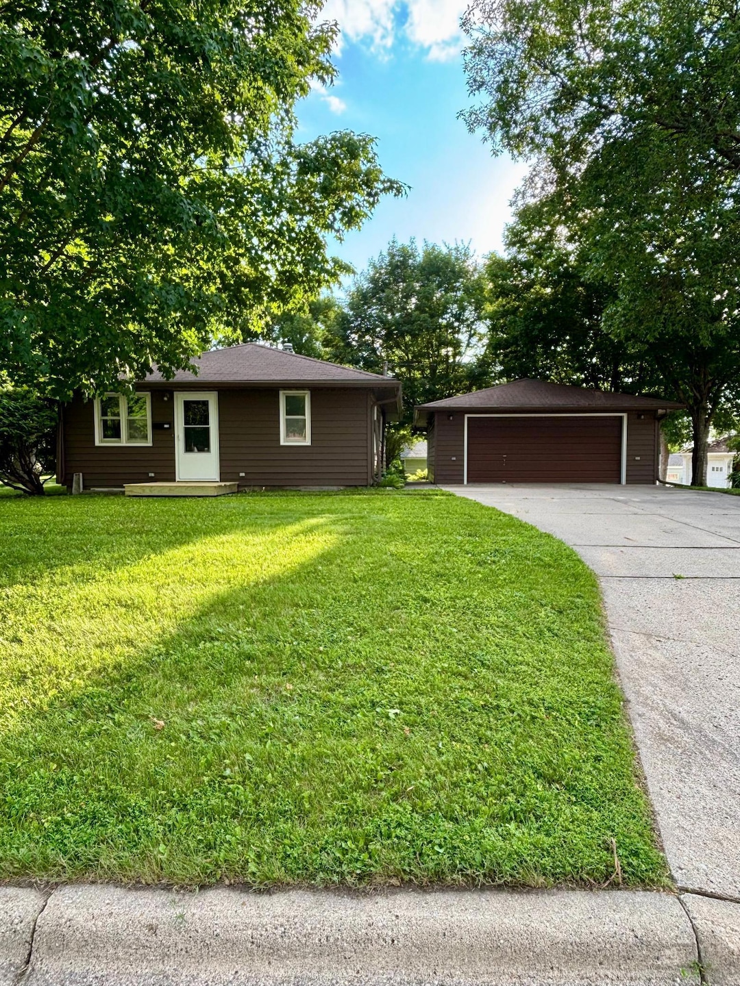 For Sale $214,900 • Co-Listing Agent
