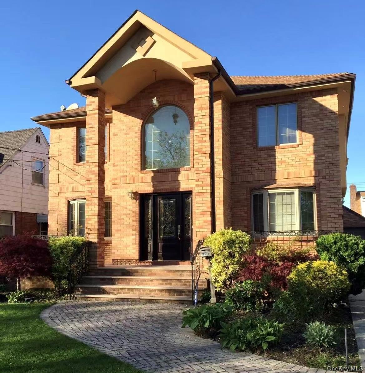 7611 270th St, New Hyde Park, NY 11040 - photo 1