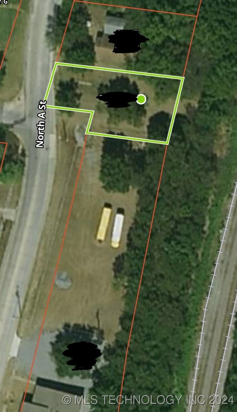 Property lines are approximate.