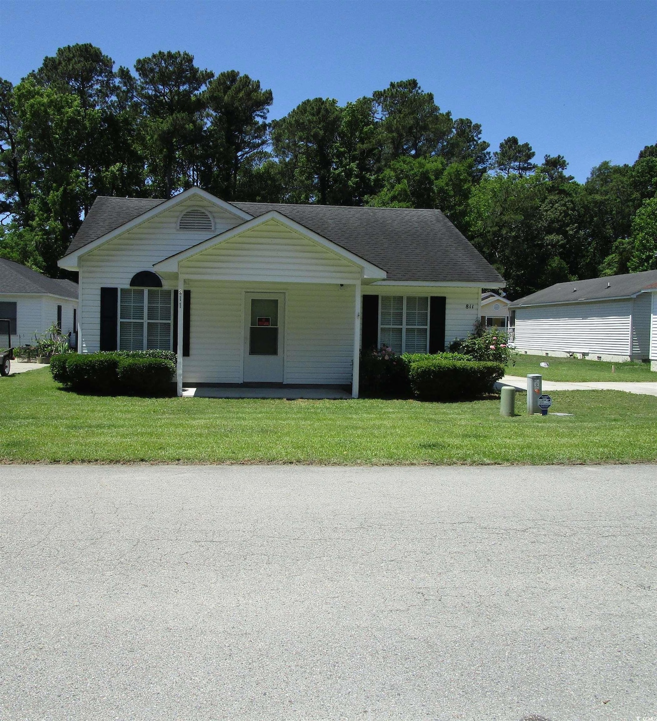 View of front of house featuring a front lawn