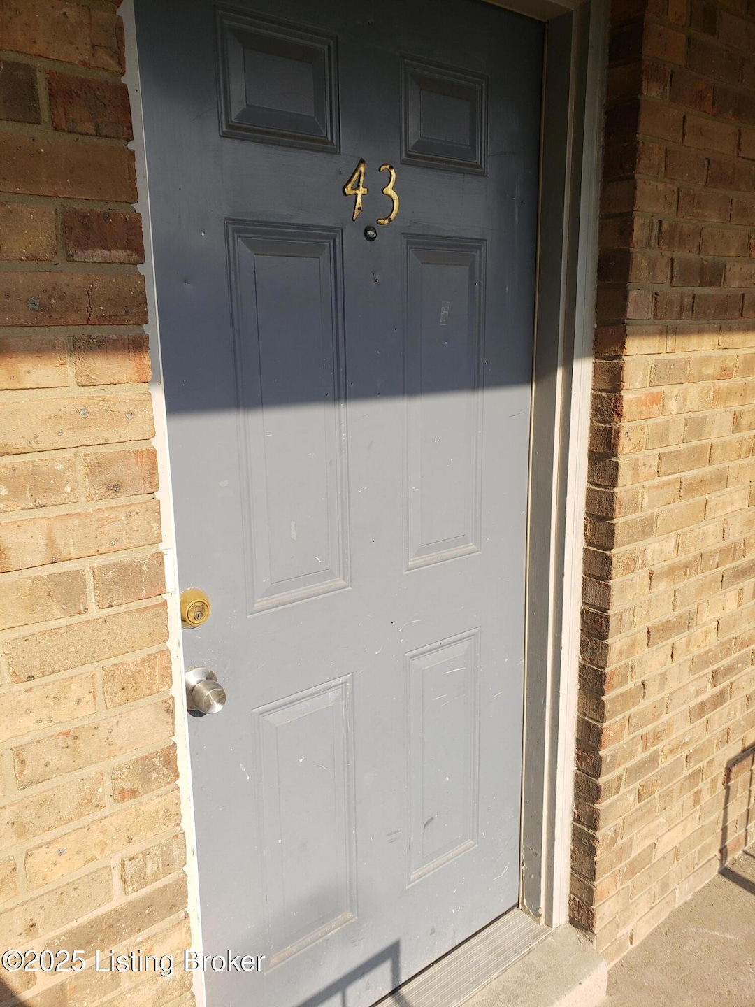 102 E Florence Ave, Louisville, KY 40214 - photo 1