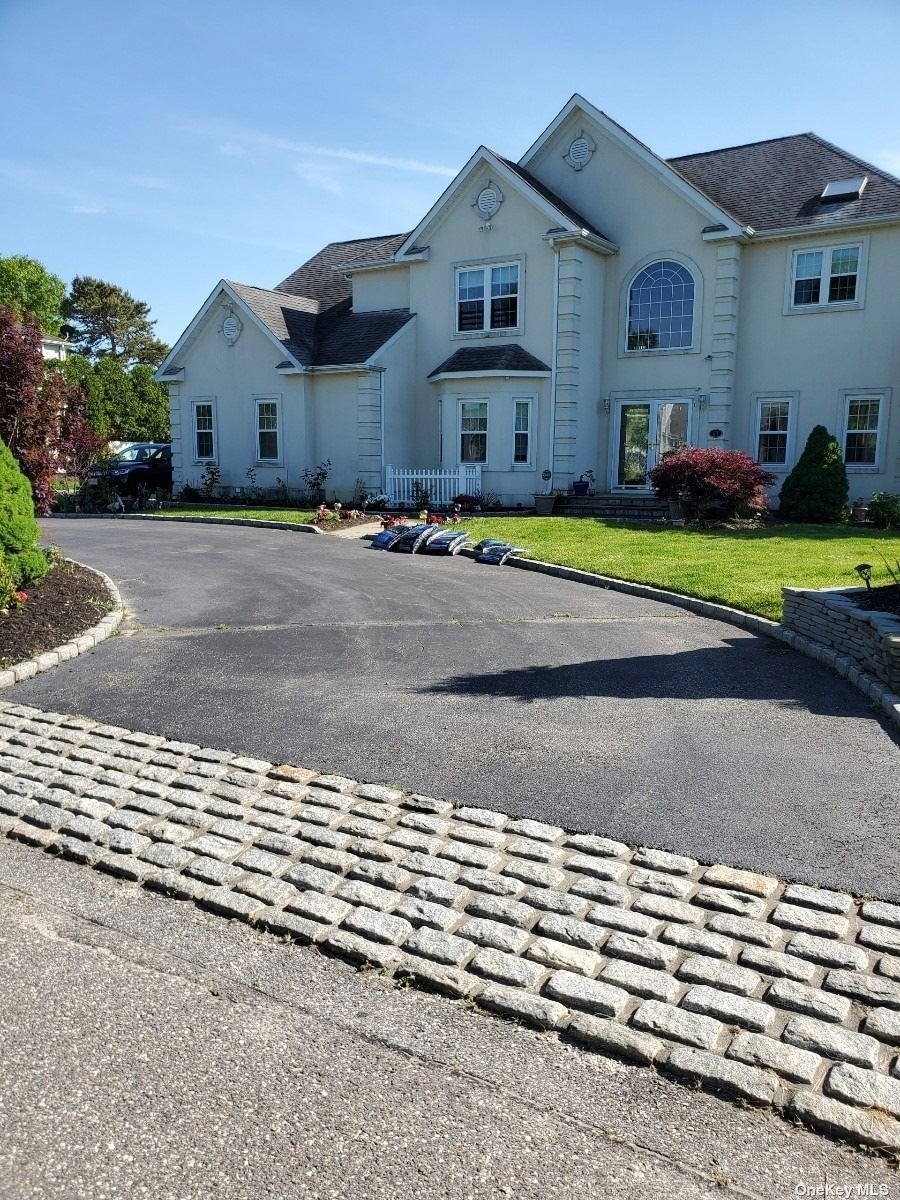 51 Jordan Dr, Medford, NY 11763 - photo 1