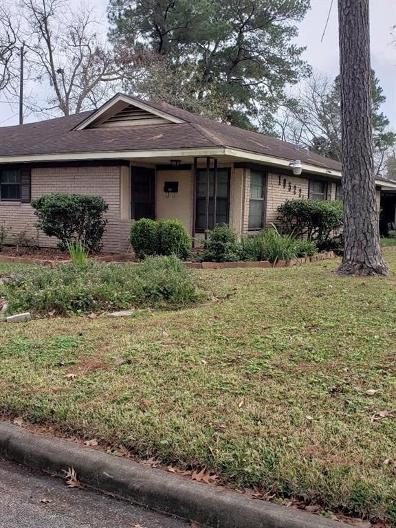 10522 Royal Oaks Dr, Houston, TX 77016 - photo 1
