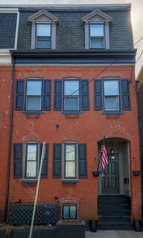 27 Swallow St unit 3, Boston, MA 02127 - photo 1