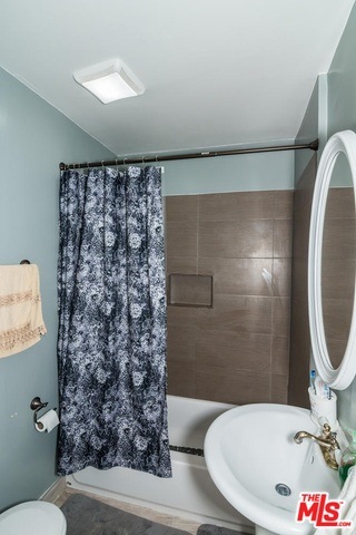 509 E Buckthorn St, Inglewood, CA 90301 - photo 1