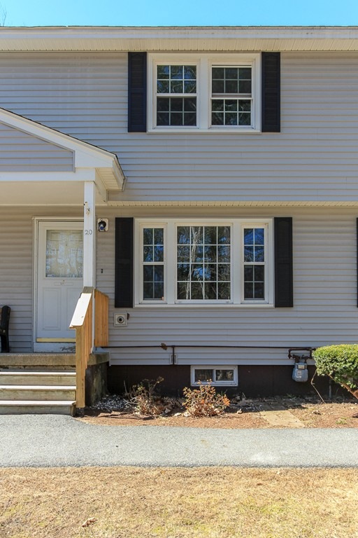 20 Holly Ln unit 20, Londonderry, NH 03053 - photo 1