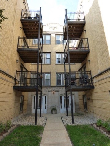 2340 W Granville Ave unit 1, Chicago, IL 60659 - photo 1