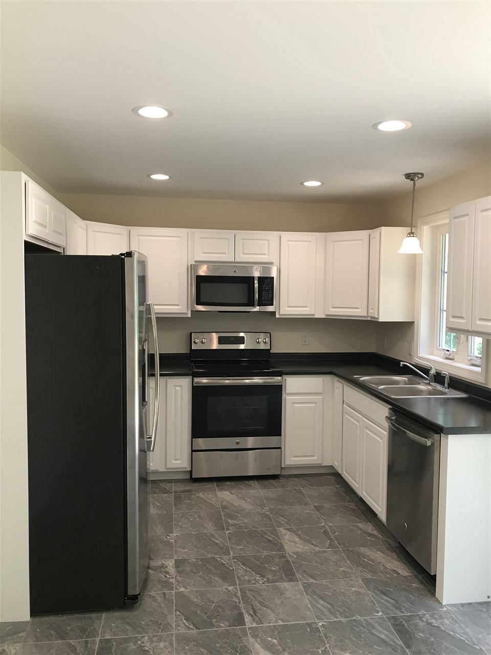 39 Regency Ct, Rochester, NH 03867 - photo 1