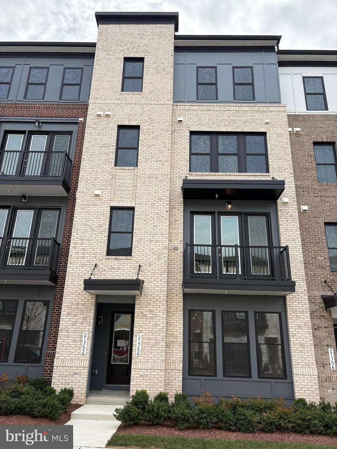 21754 Dollis Hill Terrace unit 193, Ashburn, VA 20148 - photo 1