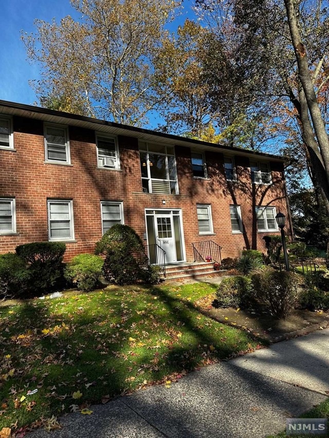 26-19 Fair Lawn Ave unit E, Fair Lawn, NJ 07410 - photo 1