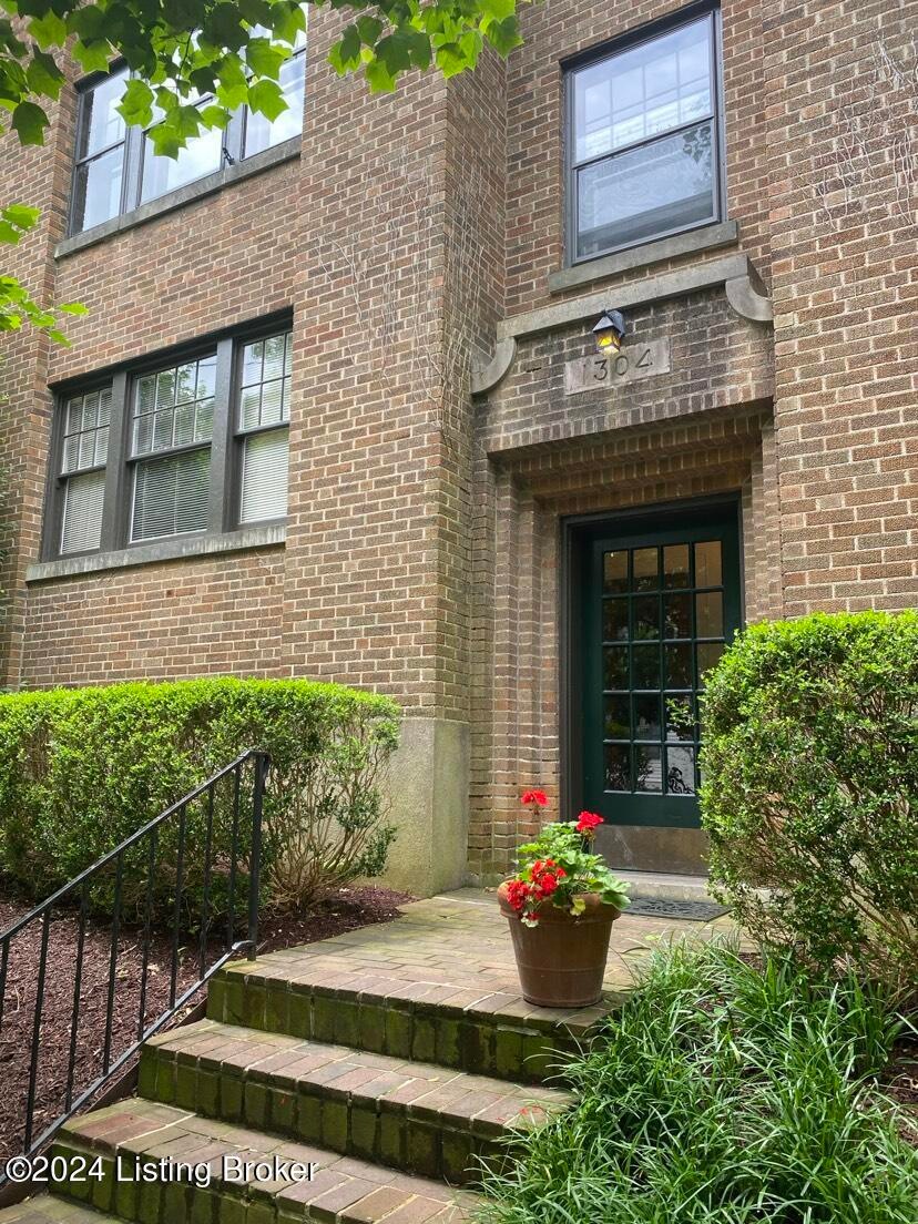 1304 Everett Ave unit 4, Louisville, KY 40204 - photo 1