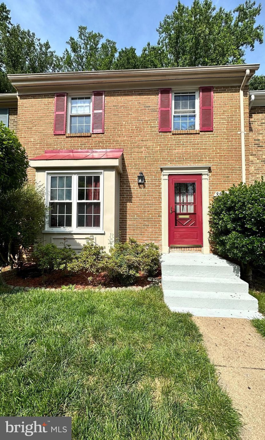 9618 Lindenbrook St, Fairfax, VA 22031 - photo 1