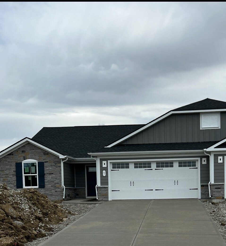 67 Gnarled Oak Ln, Whiteland, IN 46184 - photo 1