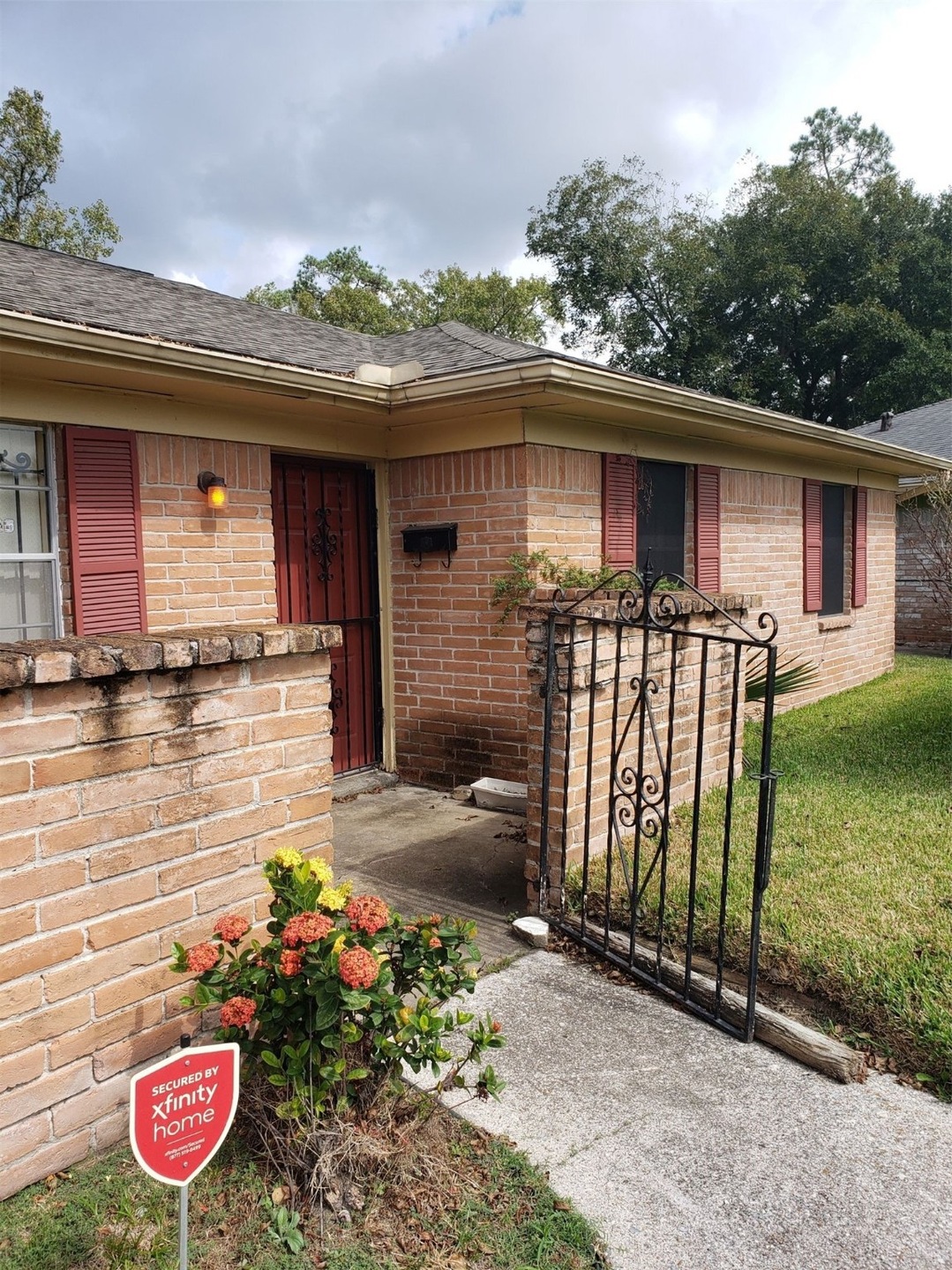 7733 Charlesmont St, Houston, TX 77016 - photo 1
