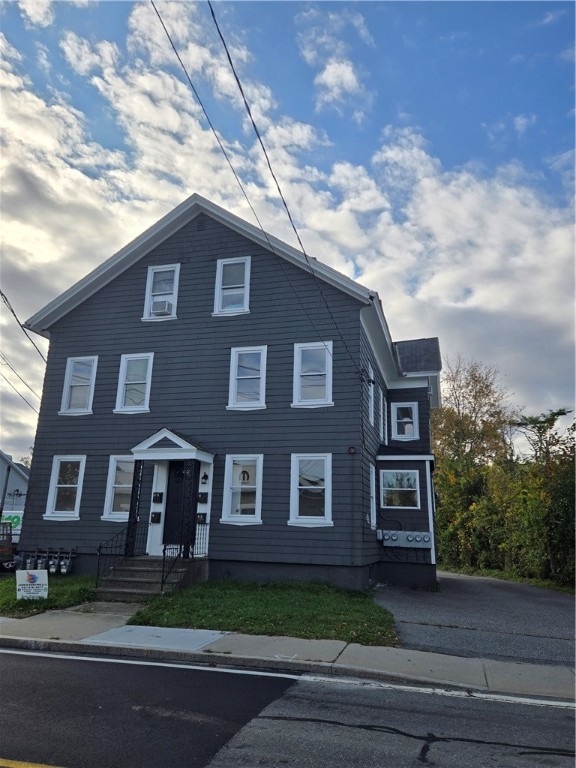 For Rent $1,900/month