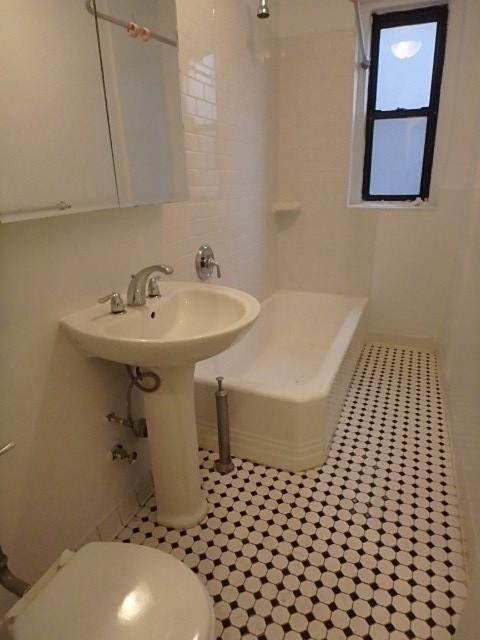 88-36 Elmhurst Ave unit 1k, Elmhurst, NY 11373 - photo 1