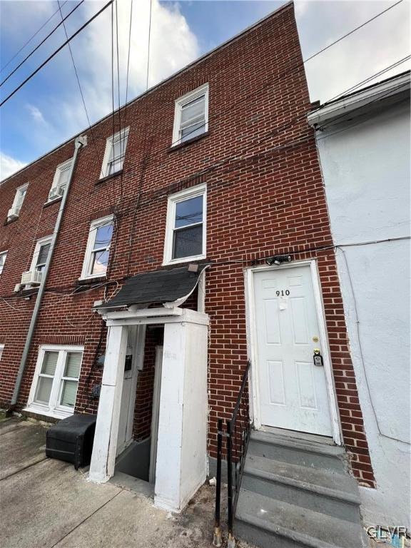 910 E Cedar St unit 2, Allentown, PA 18109 - photo 1