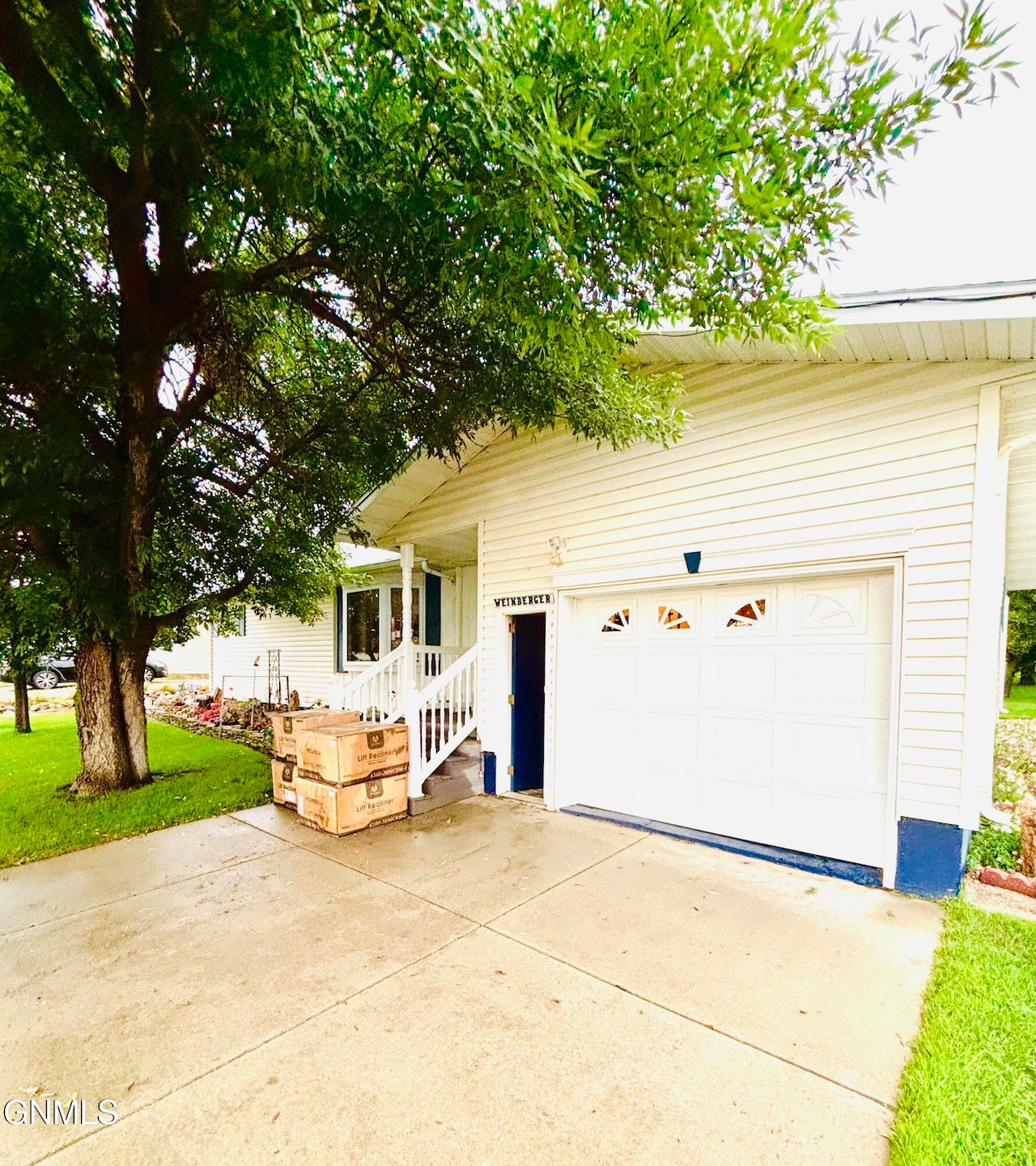 For Sale $285,000 • Co-Listing Agent