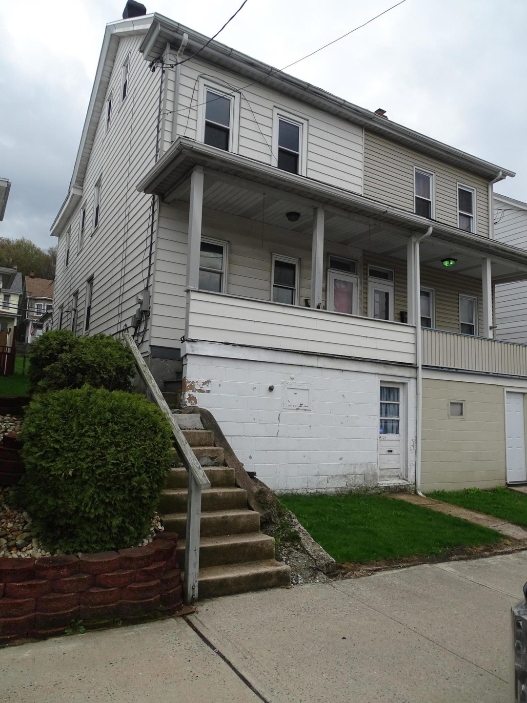 40 E Abbott St, Lansford, PA 18232 - photo 1