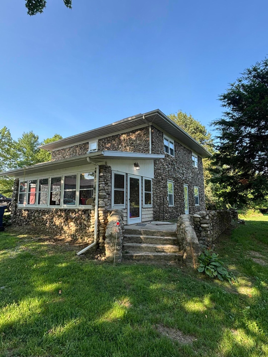 FRONT OF HOUSE