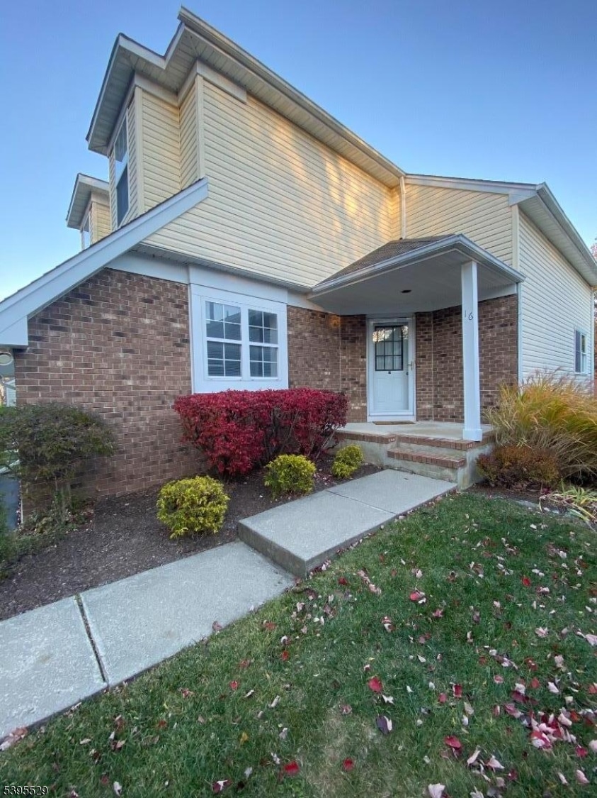 16 Mountain View Ct, Hamburg, NJ 07419 - photo 1