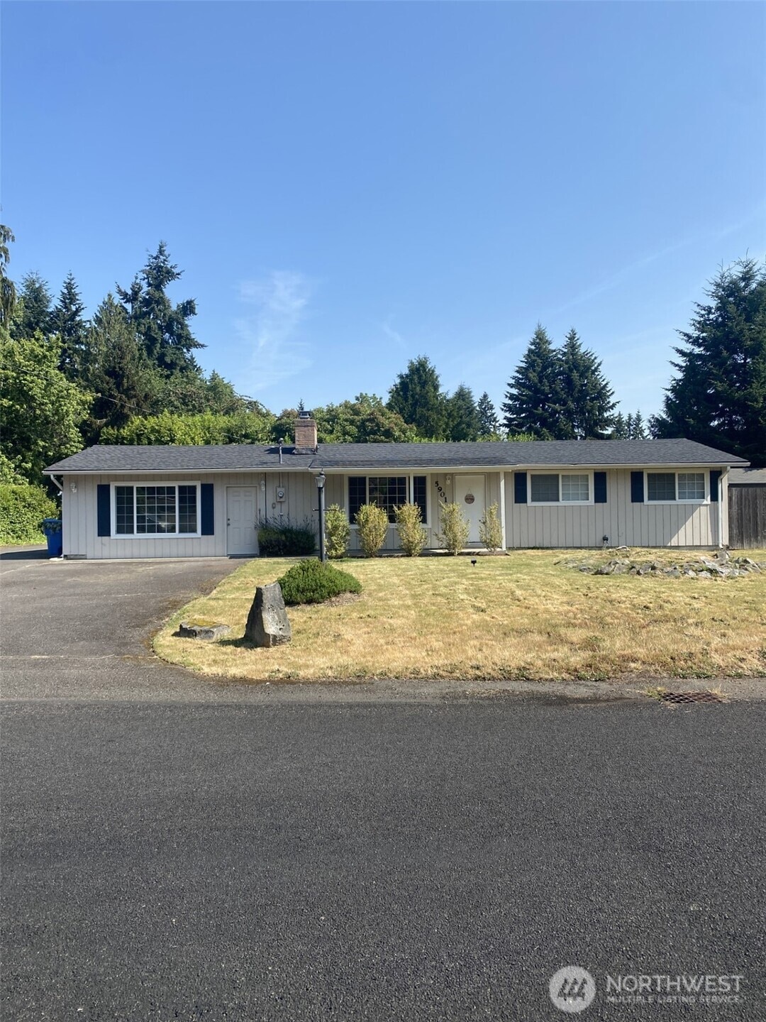 Puyallup Rambler on a nice sized lot!