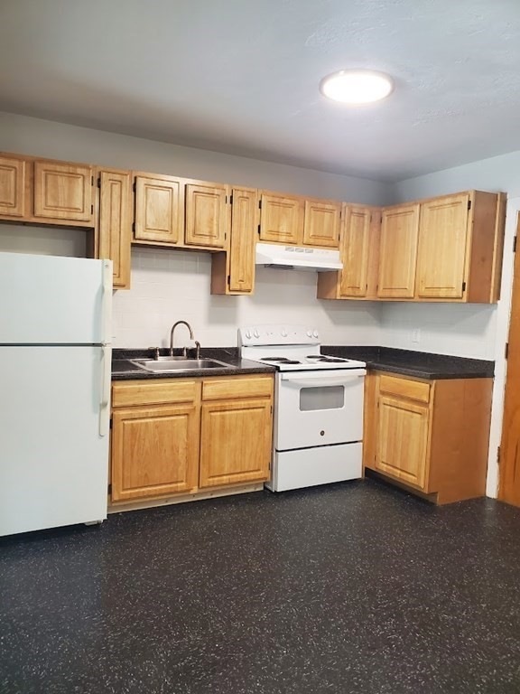 700 Cummins Hwy unit 9, Boston, MA 02126 - photo 1