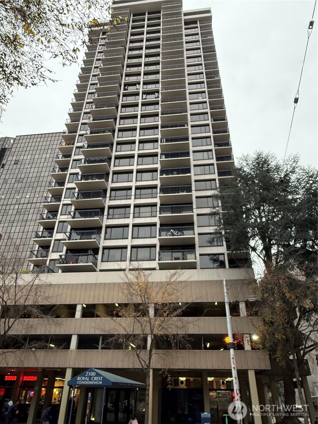 Royal Crest unit 1804, Seattle, WA 98121 - photo 1