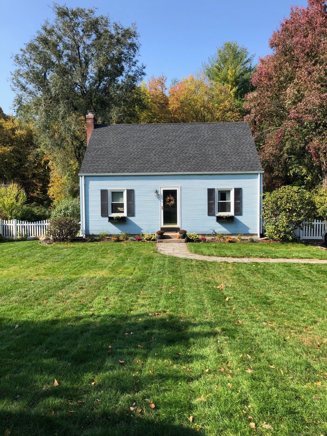 291 Firetown Road Simsbury Front of the House/Prop