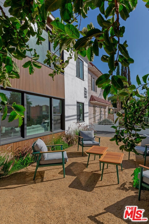 2046 S Burnside Ave, Los Angeles, CA 90016 - photo 1