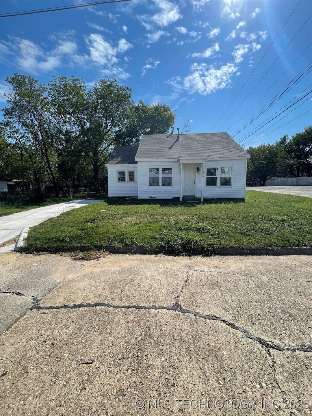 310 4th Ave SE, Ardmore, OK 73401 - photo 1