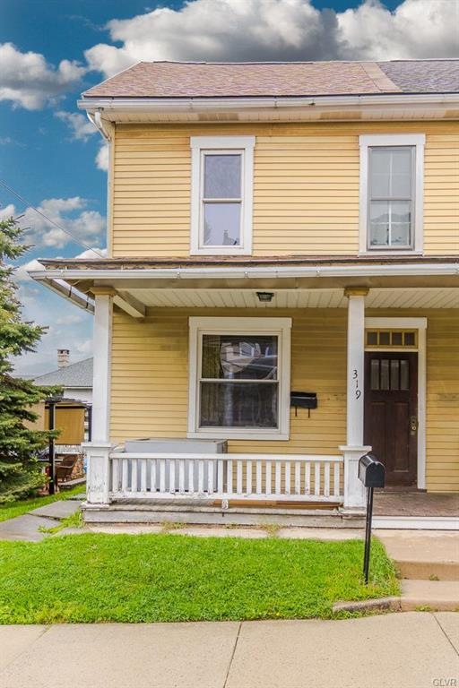 319 E Washington St, Slatington, PA 18080 - photo 1