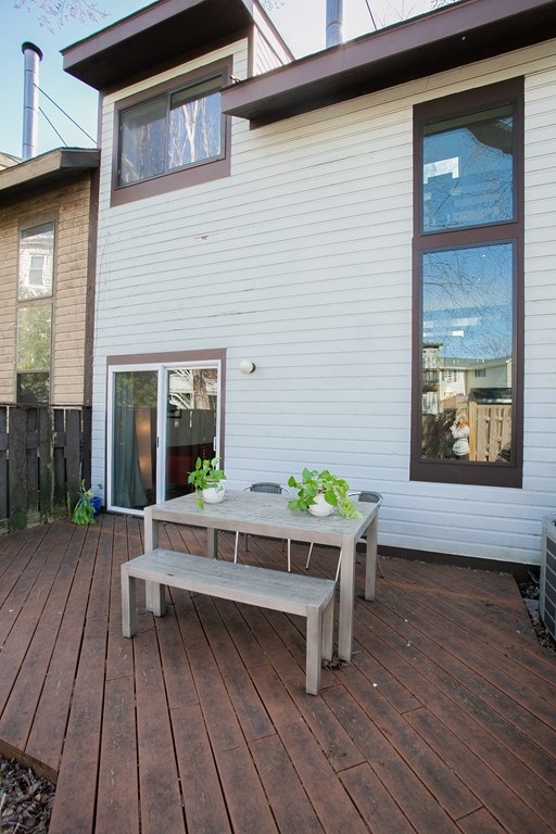 6 Lilac Ct, Cambridge, MA 02141 - photo 1