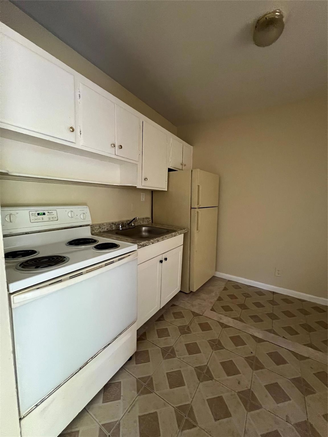 437 NW 9th Ave unit 2, Fort Lauderdale, FL 33311 - photo 1