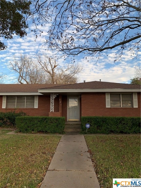 521 Curtis Ave, Troy, TX 76579 - photo 1