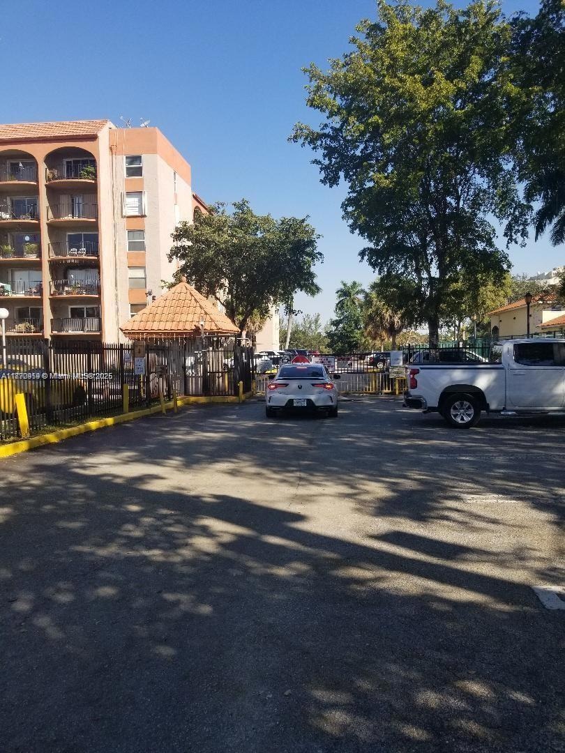 5201 NW 7th St unit 609W, Miami, FL 33126 - photo 1