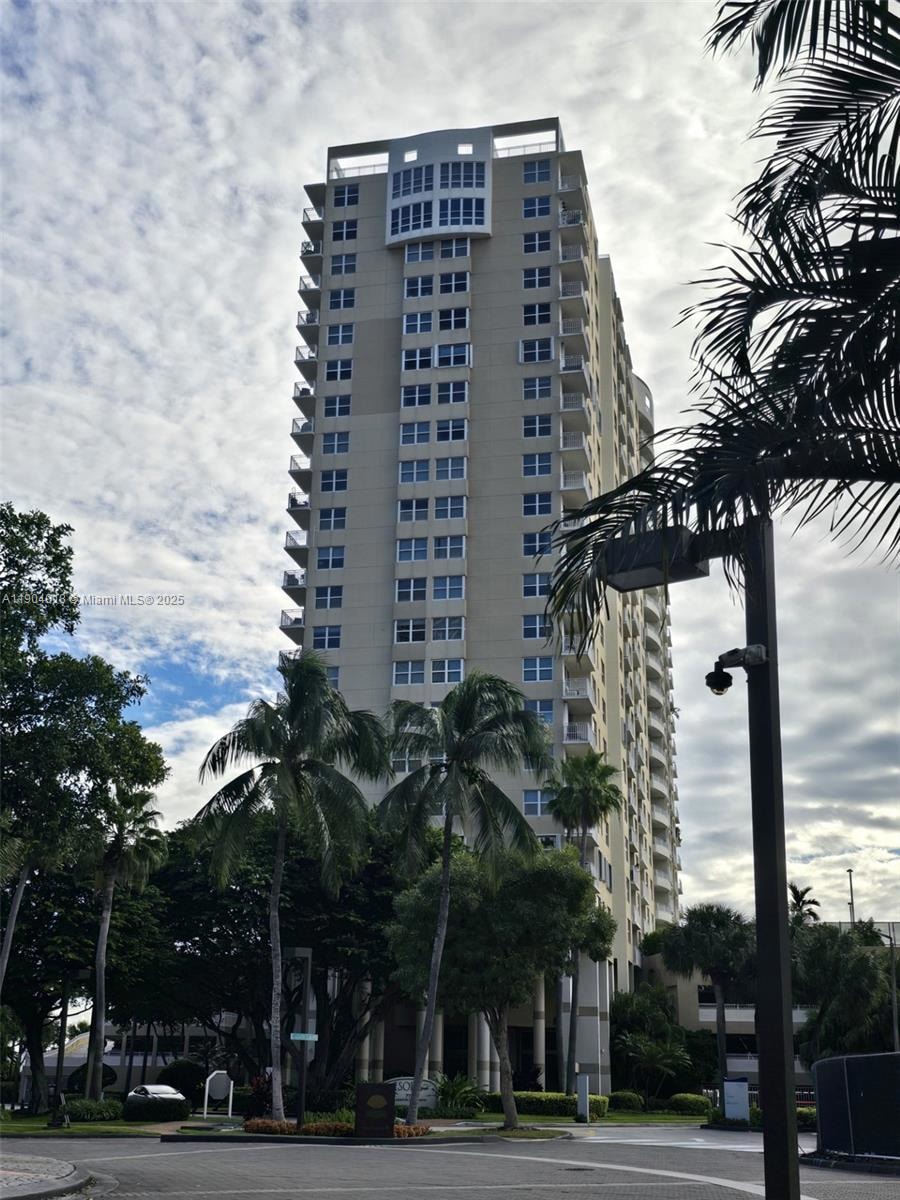 Isola Brickell Key unit 2108, Miami, FL 33131 - photo 1