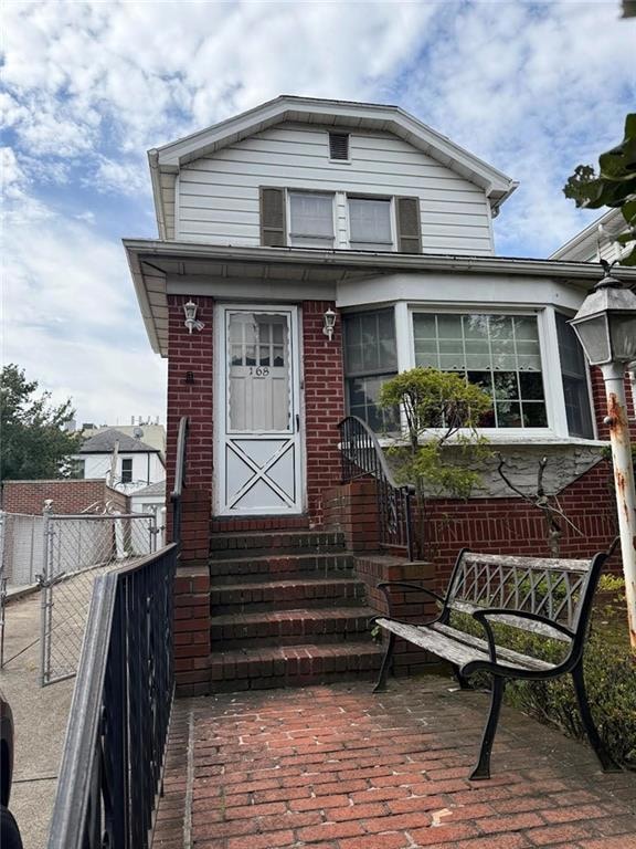 Pending $1,350,000 • Co-Listing Agent