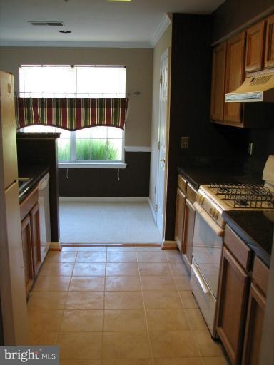 11010 Koman Cir unit 195, Manassas, VA 20109 - photo 1