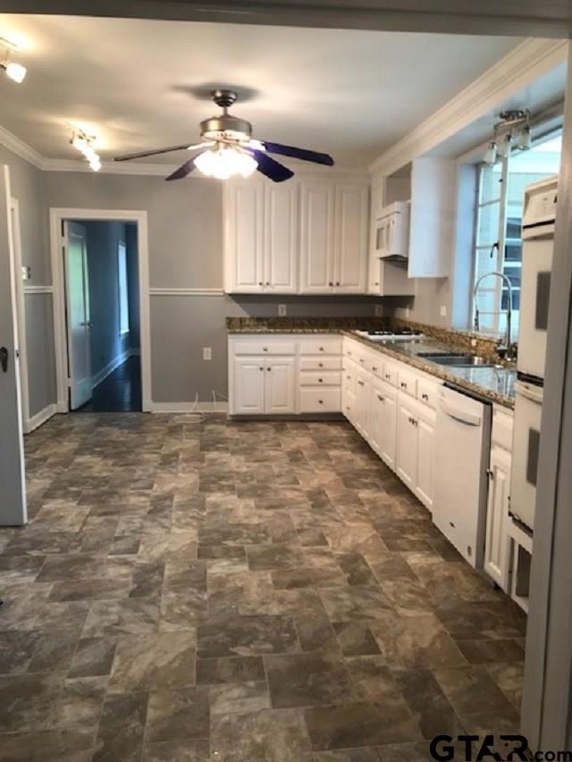 528 528 Troup Hwy 2127 S Sneed, Tyler, TX 75701 - photo 1