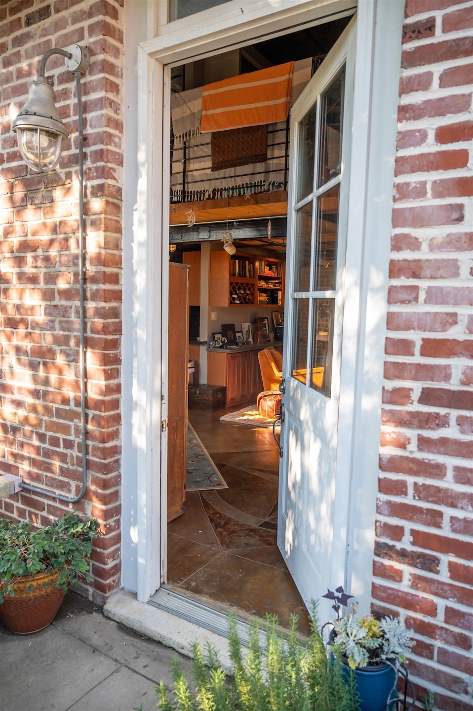 Unit entrance from your very own ultimate courtyar