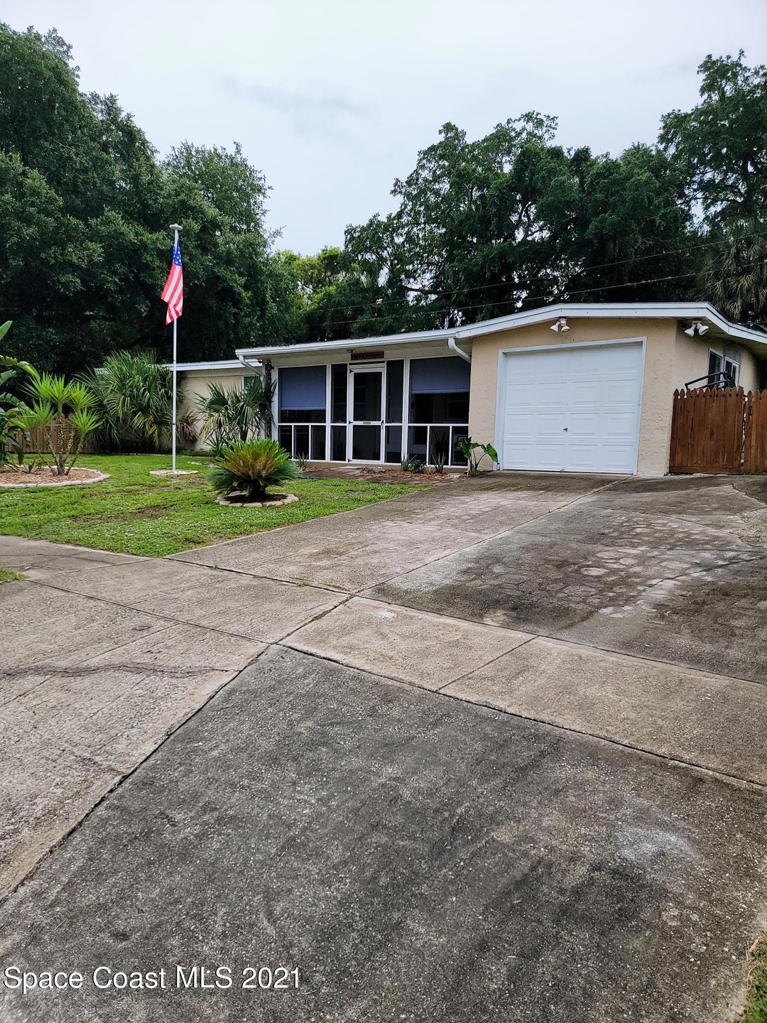 1650 N Lilac Cir, Titusville, FL 32796 - photo 1